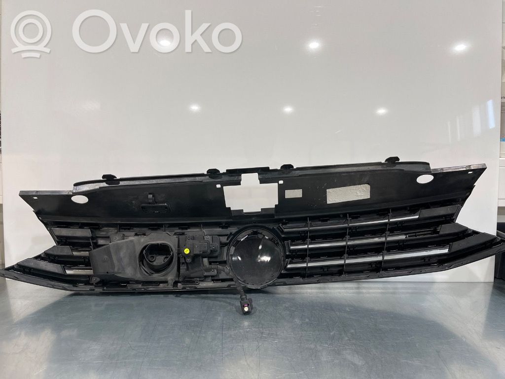 Volkswagen PASSAT B8 Atrapa chłodnicy / Grill 