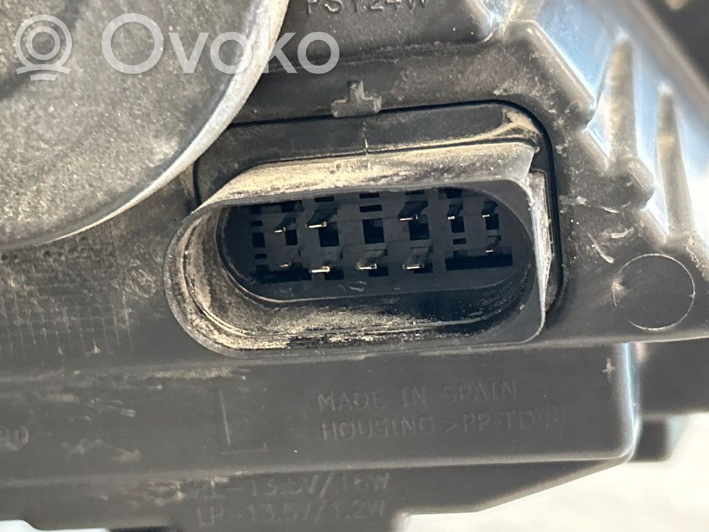 Volkswagen PASSAT B7 Lampa przednia
