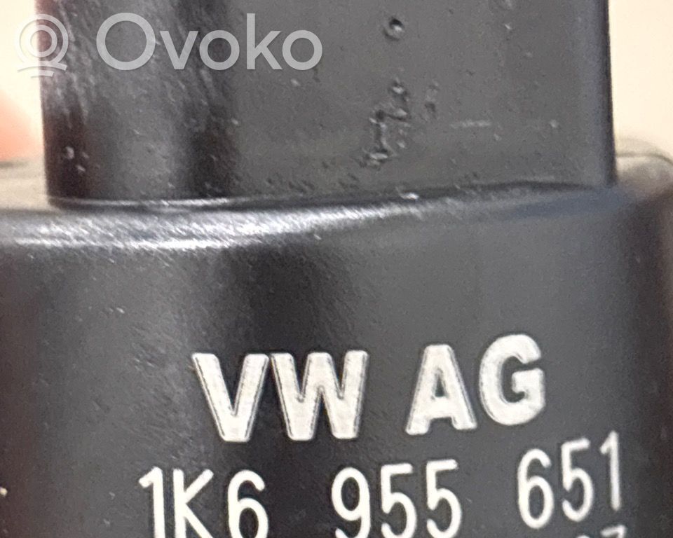 Volkswagen PASSAT B7 Pompa lavavetri parabrezza/vetro frontale