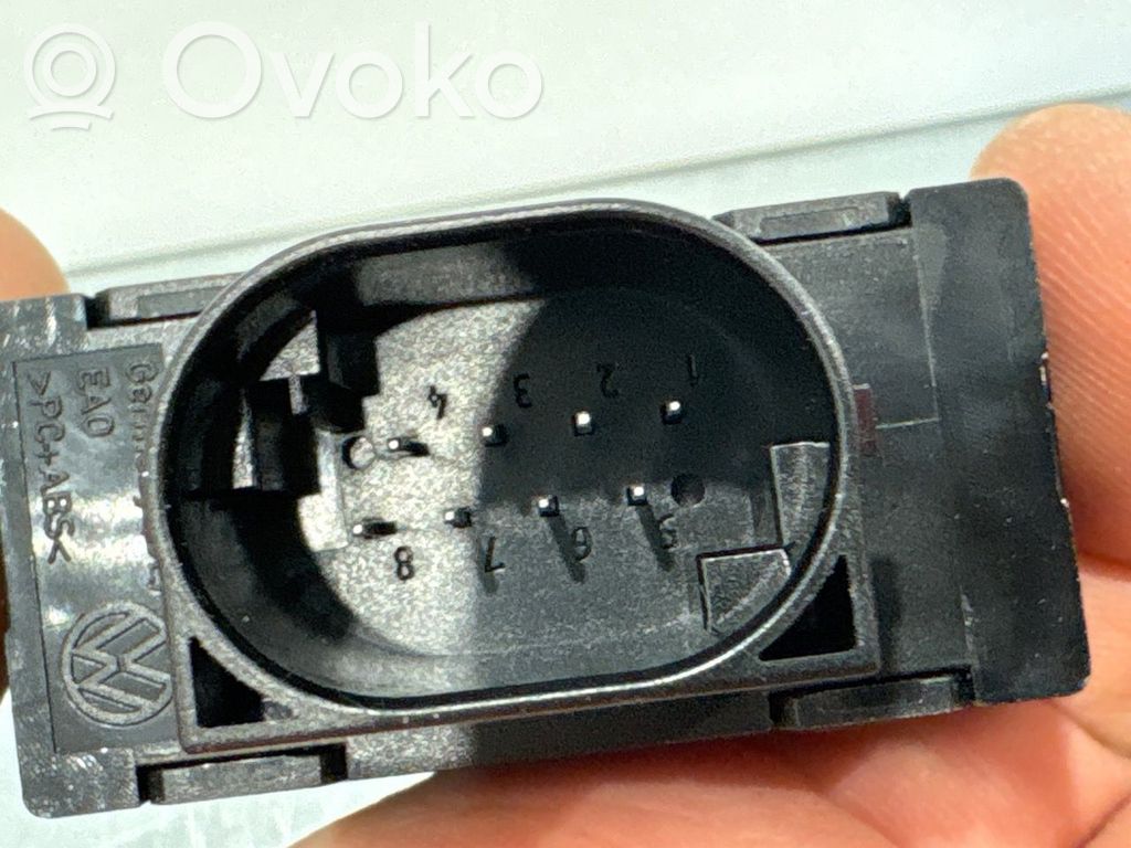 Volkswagen PASSAT B8 Interruptor para abrir la puerta trasera