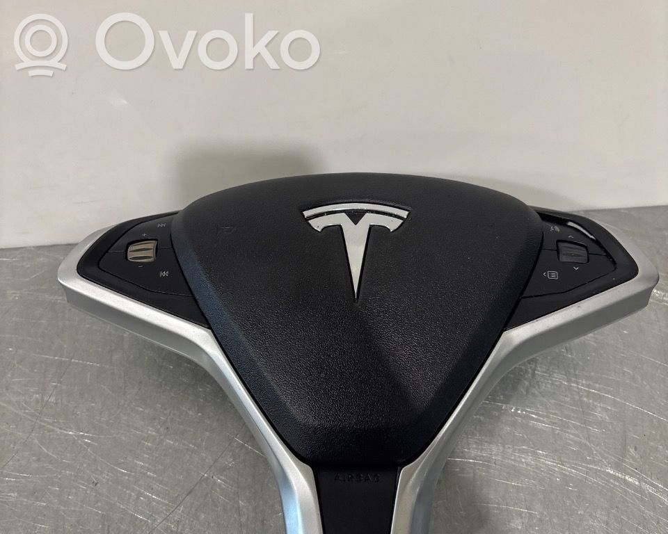 Tesla Model S Airbag dello sterzo