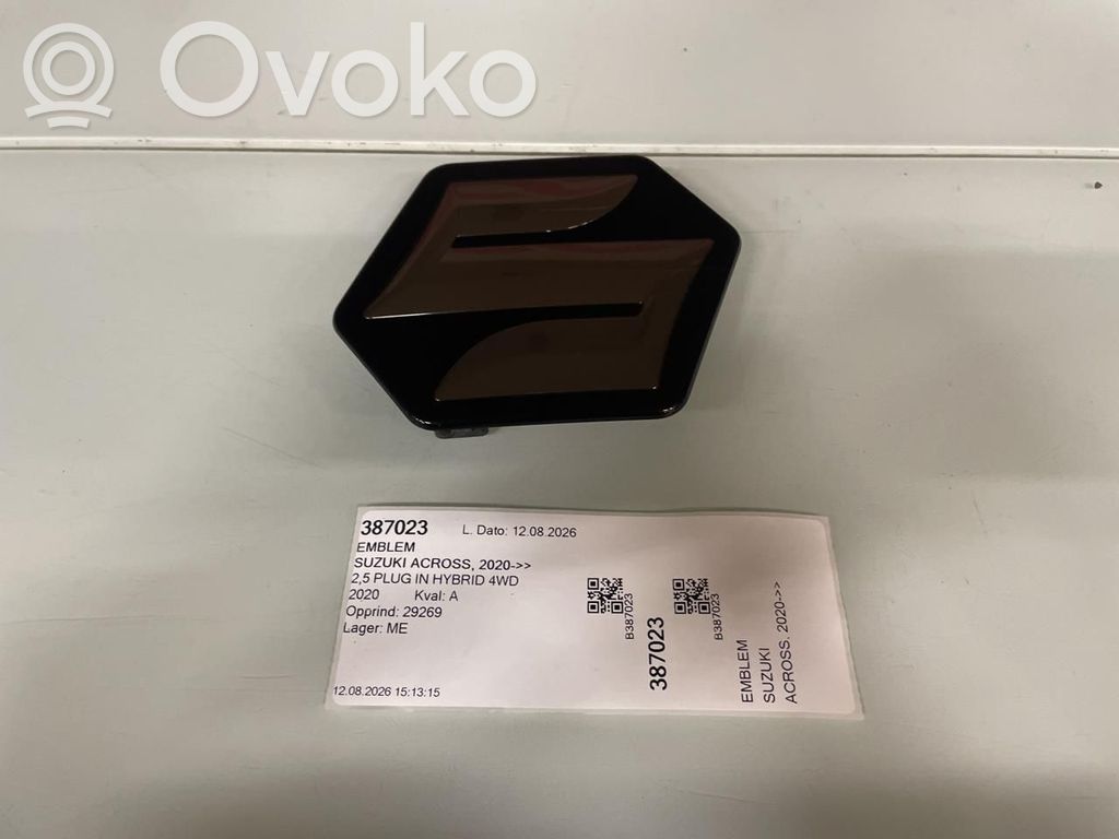 Suzuki Across Mostrina con logo/emblema della casa automobilistica 