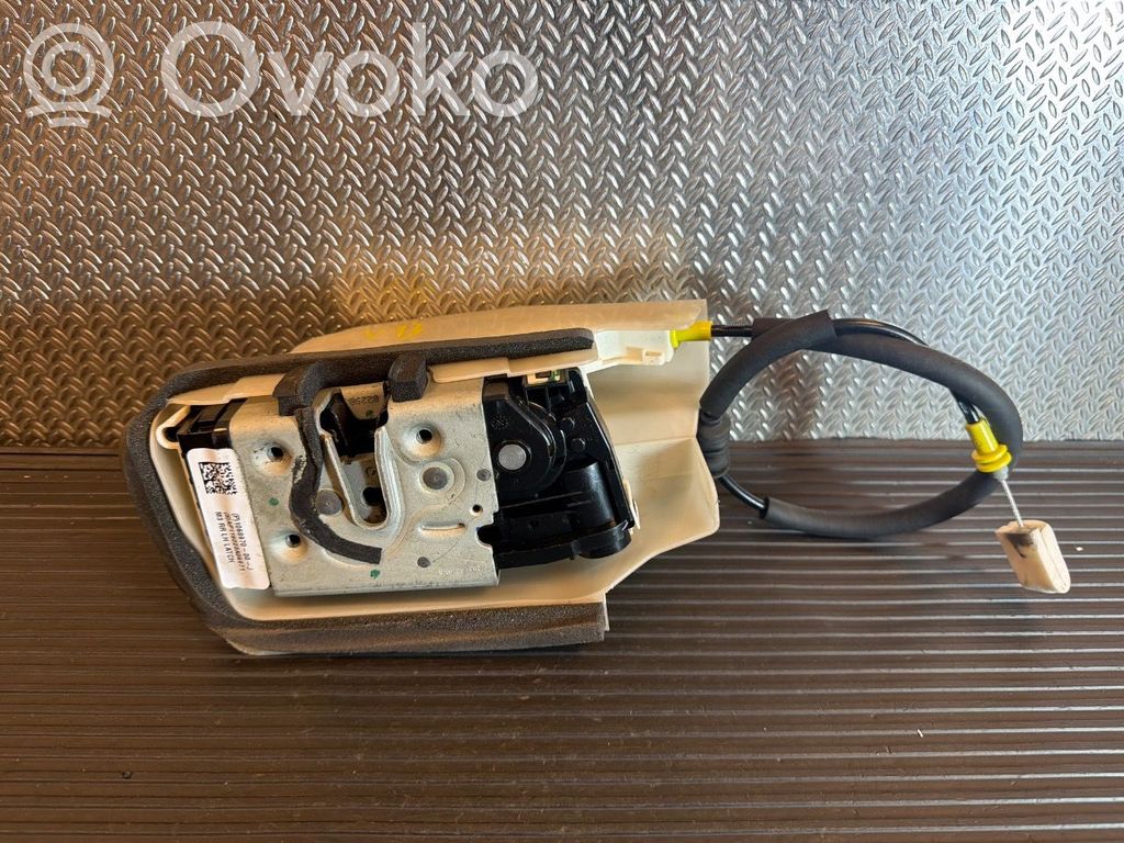 Tesla Model 3 Takaoven lukko