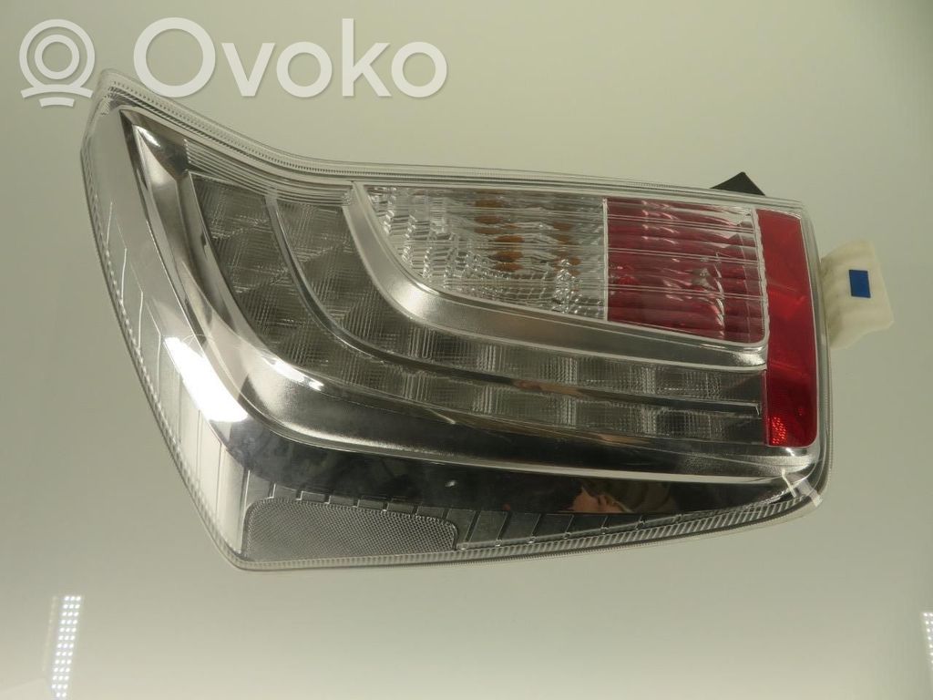 Toyota Prius+ (ZVW40) Luci posteriori