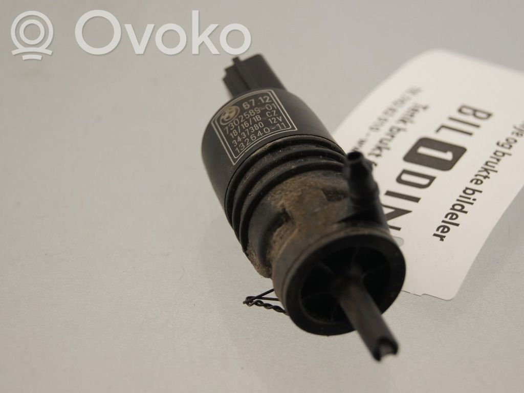 BMW 3 F30 F35 F31 Pompa spryskiwacza szyby przedniej / czołowej 