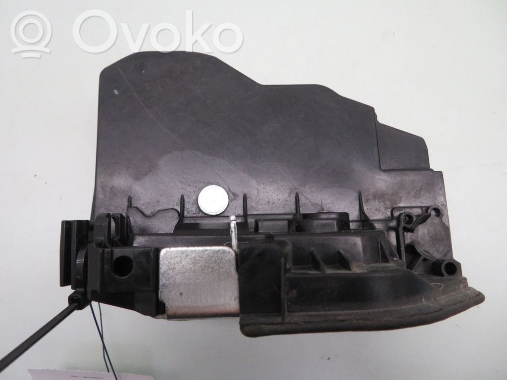 BMW 5 F10 F11 Takaoven lukko 