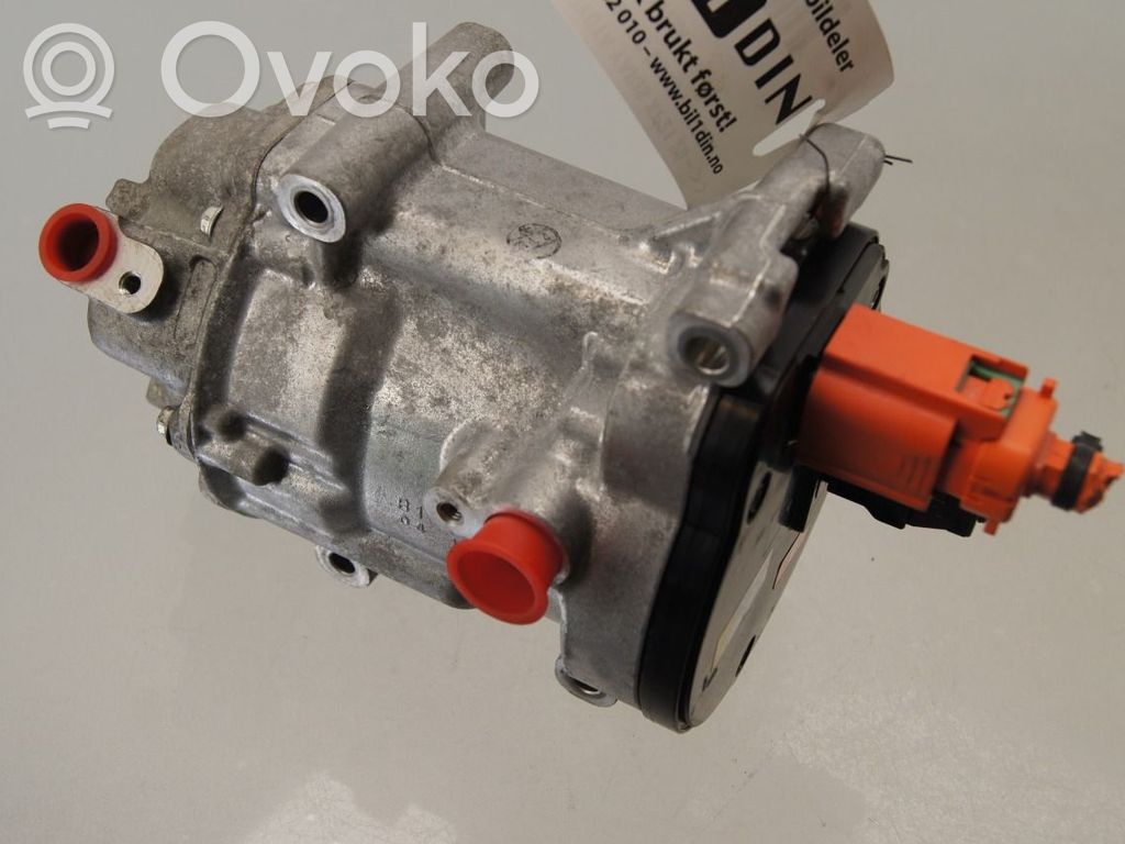 Toyota Yaris XP210 Ilmastointilaitteen kompressorin pumppu (A/C) 