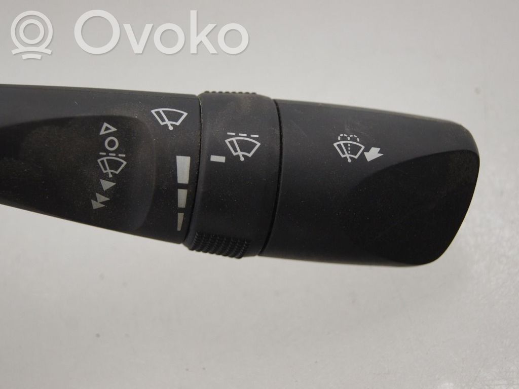 Toyota Hilux VIII Palanca de control del limpiaparabrisas
