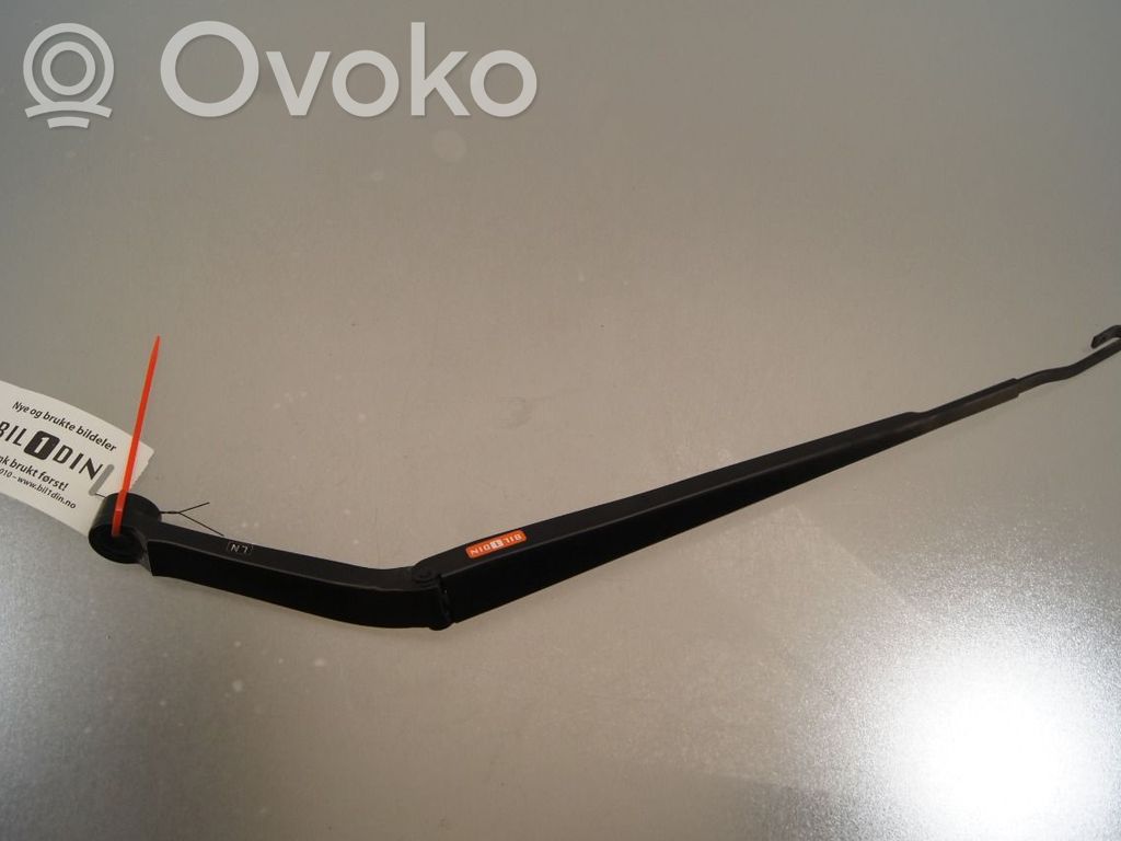Toyota bZ4X Wischerarm vorne 