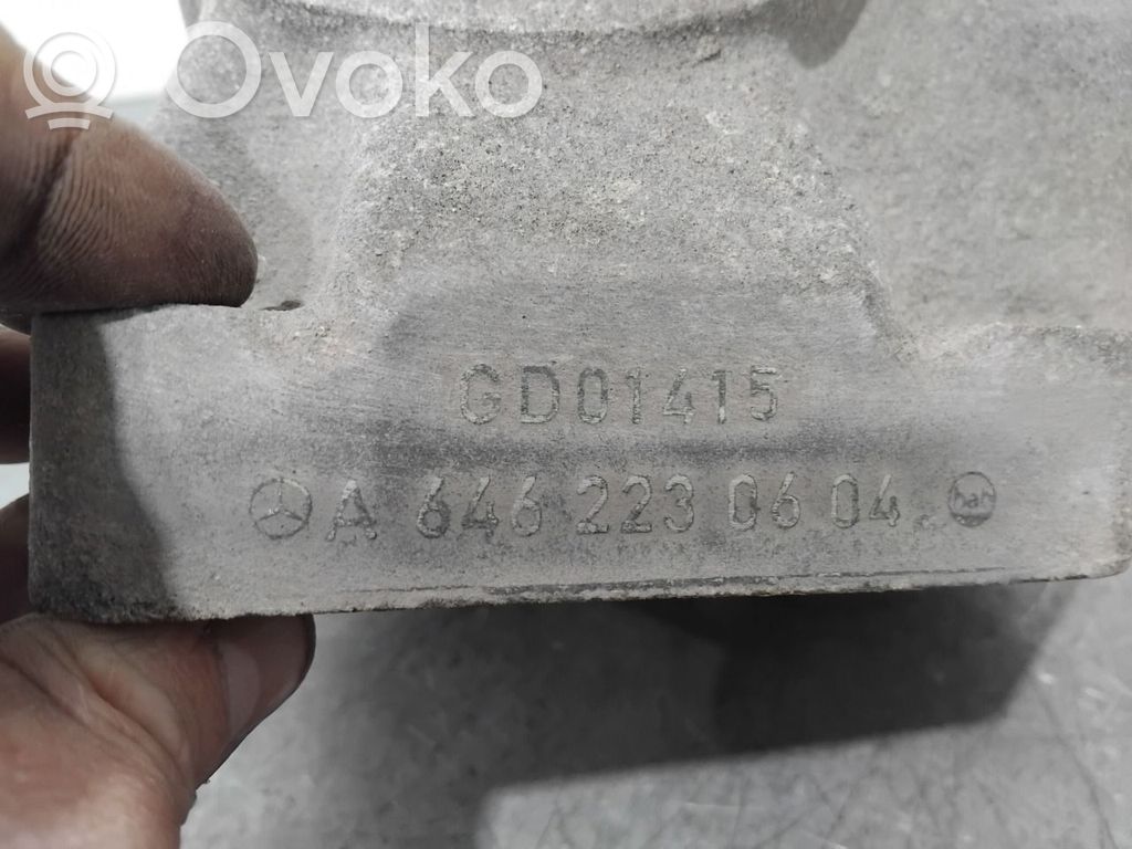 Mercedes-Benz C W204 Suport tampon motor 