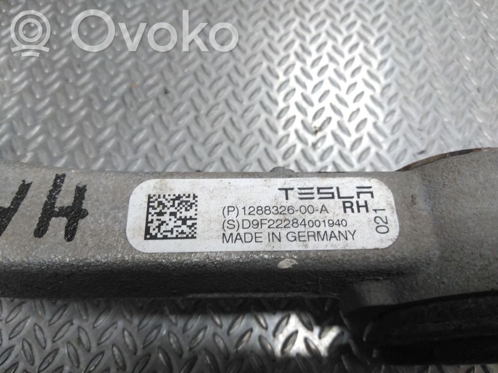 Tesla Model Y Etutukivarsi 