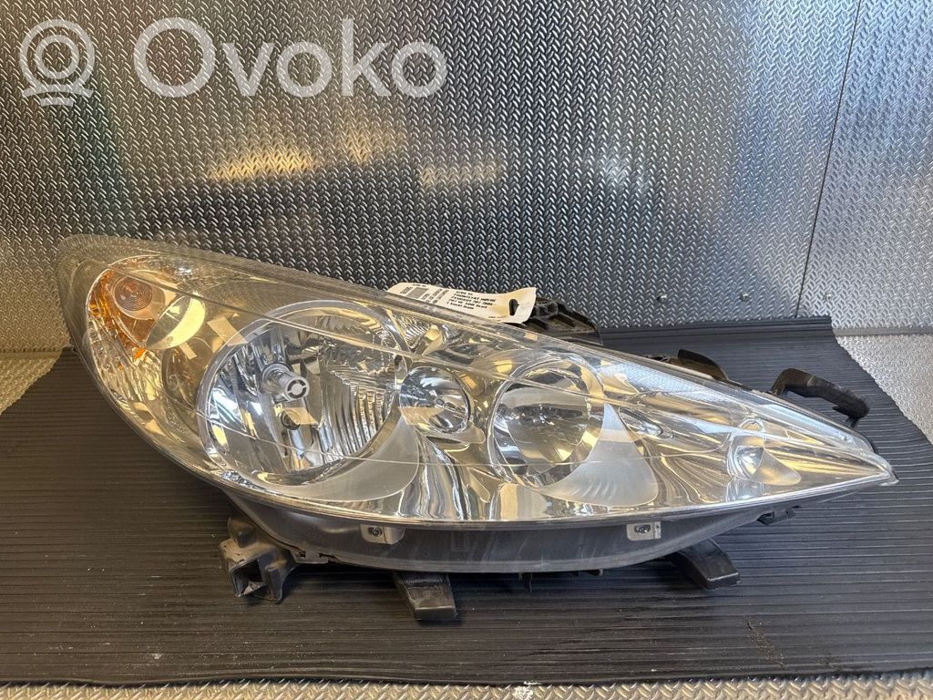 Peugeot 207 Lampa przednia 