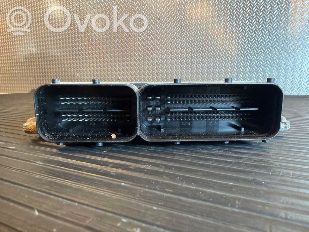 Volkswagen Golf VI Komputer / Sterownik ECU silnika 