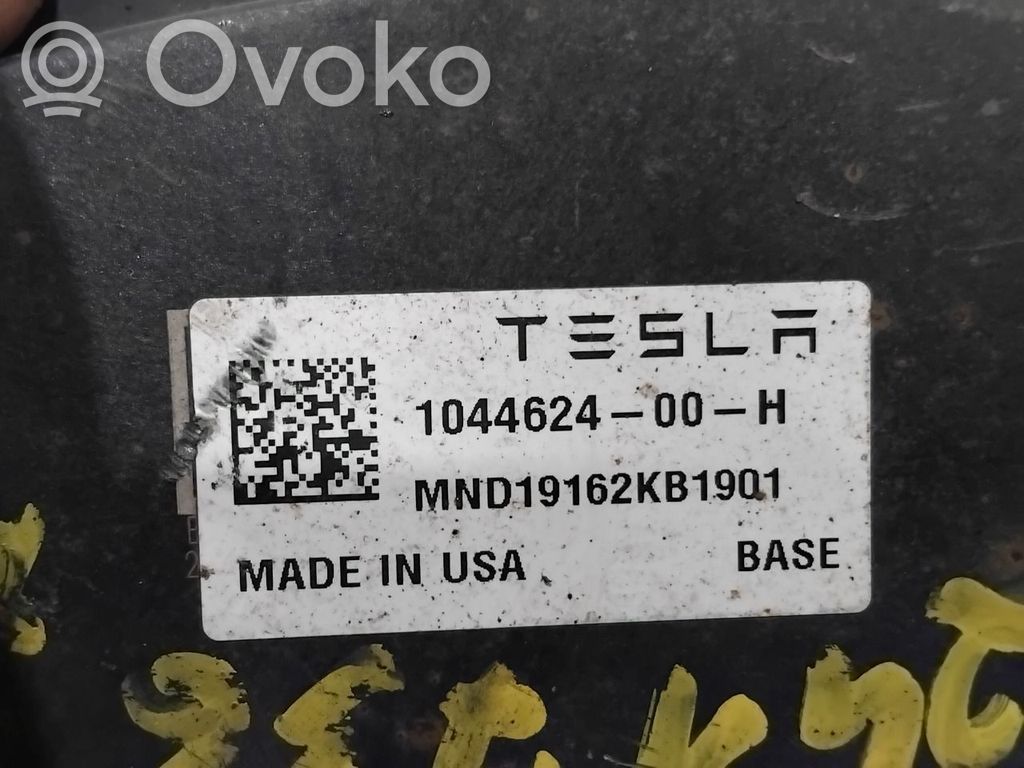 Tesla Model 3 Aizmugurējais suports 
