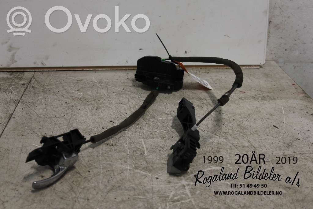 Nissan Qashqai Takaoven lukko 