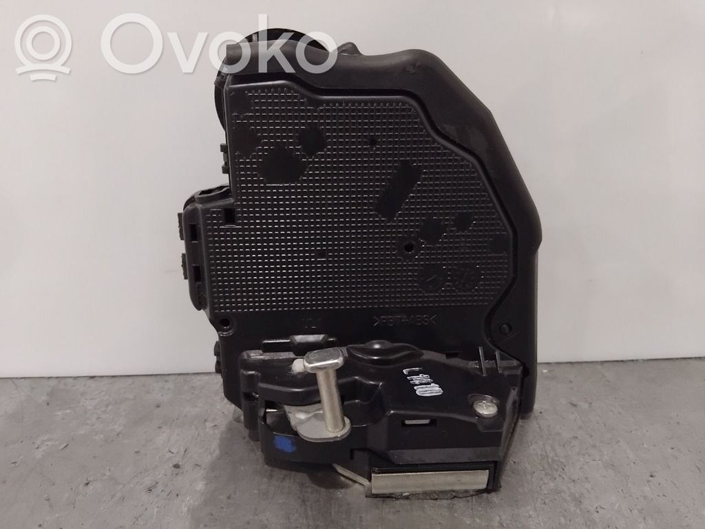 Toyota Avensis T270 Takaoven lukko