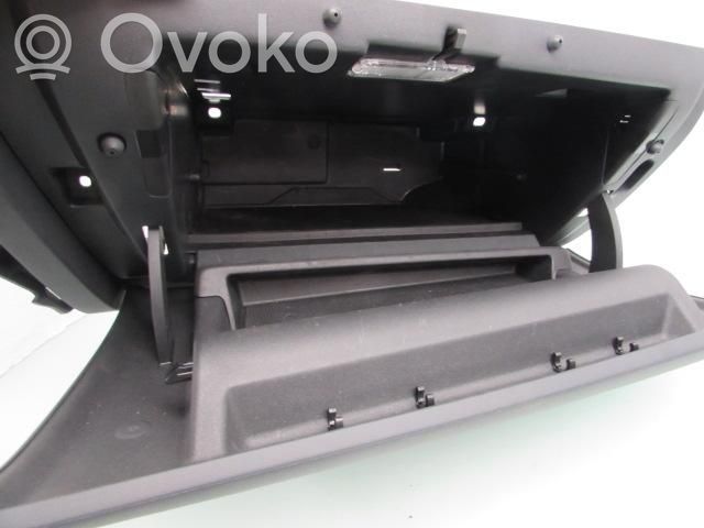 Volvo XC60 Handschuhfach 