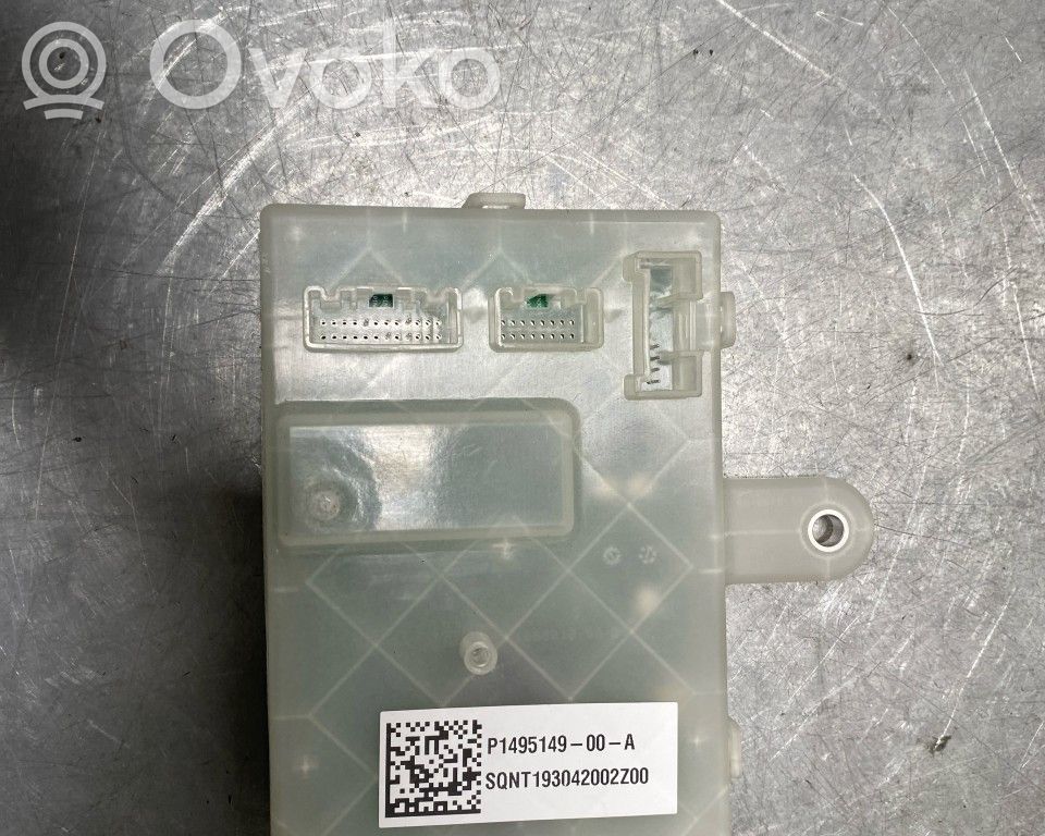 Tesla Model S Elektromobilio įkrovimo lizdo dangtelis 