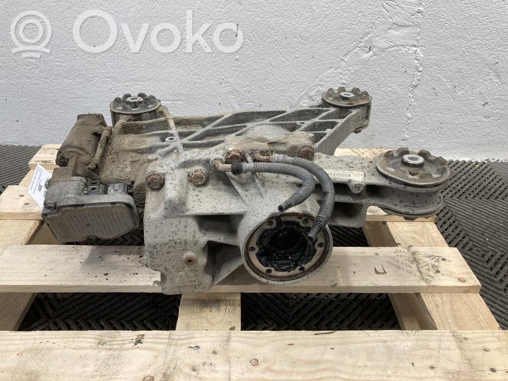 Volkswagen PASSAT B7 Grinda punții spate 