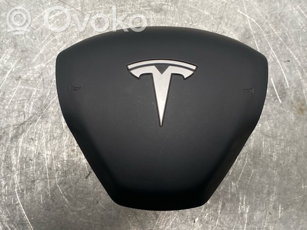 Tesla Model Y Fahrerairbag 