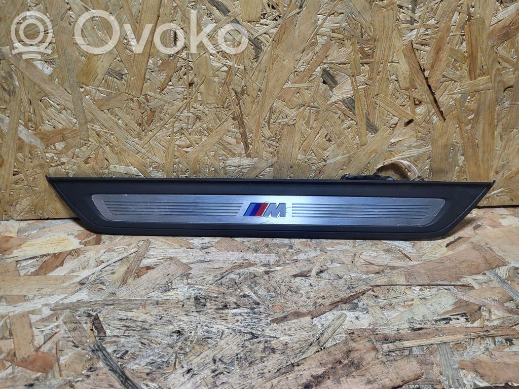 BMW 5 G30 G31 G38 Priekinio slenksčio apdaila (vidinė) 