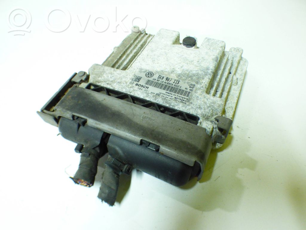 Volkswagen Golf VI Engine control unit/module 