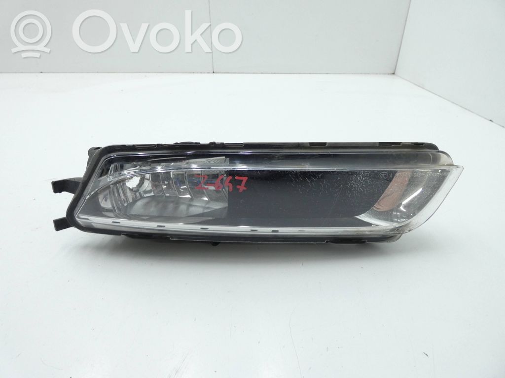 Volkswagen PASSAT CC Front fog light 