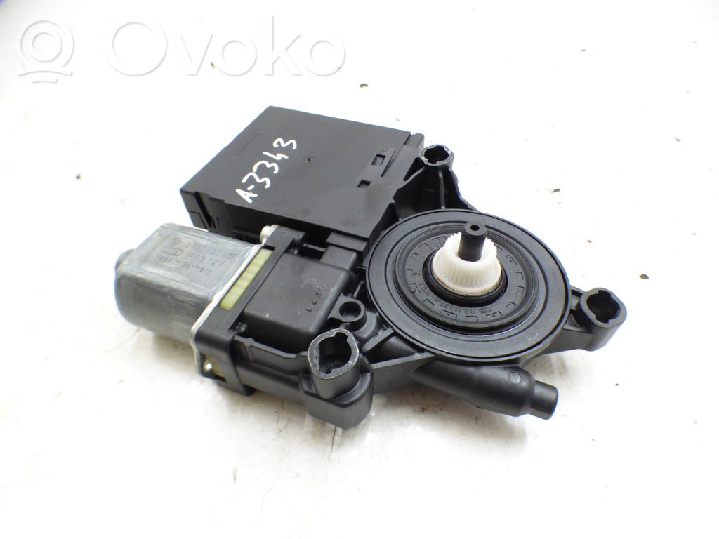 Volkswagen PASSAT B7 Silnik regulatora szyby drzwi przednich 