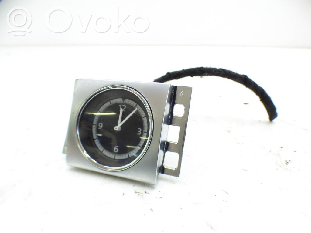 Volkswagen PASSAT B7 Clock 