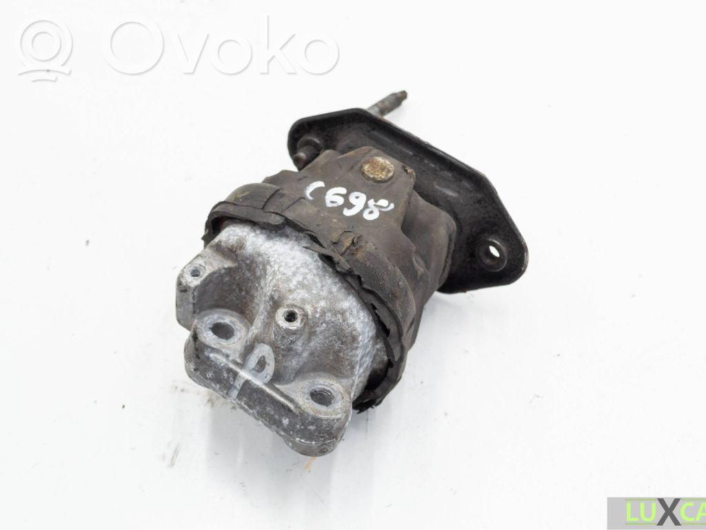 Chrysler 300 - 300C Engine mount bracket 