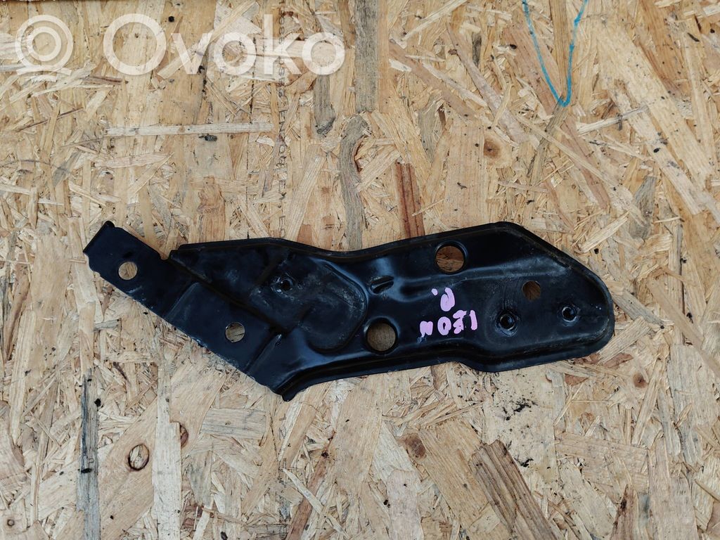 Seat Leon IV Headlight/headlamp mounting bracket 