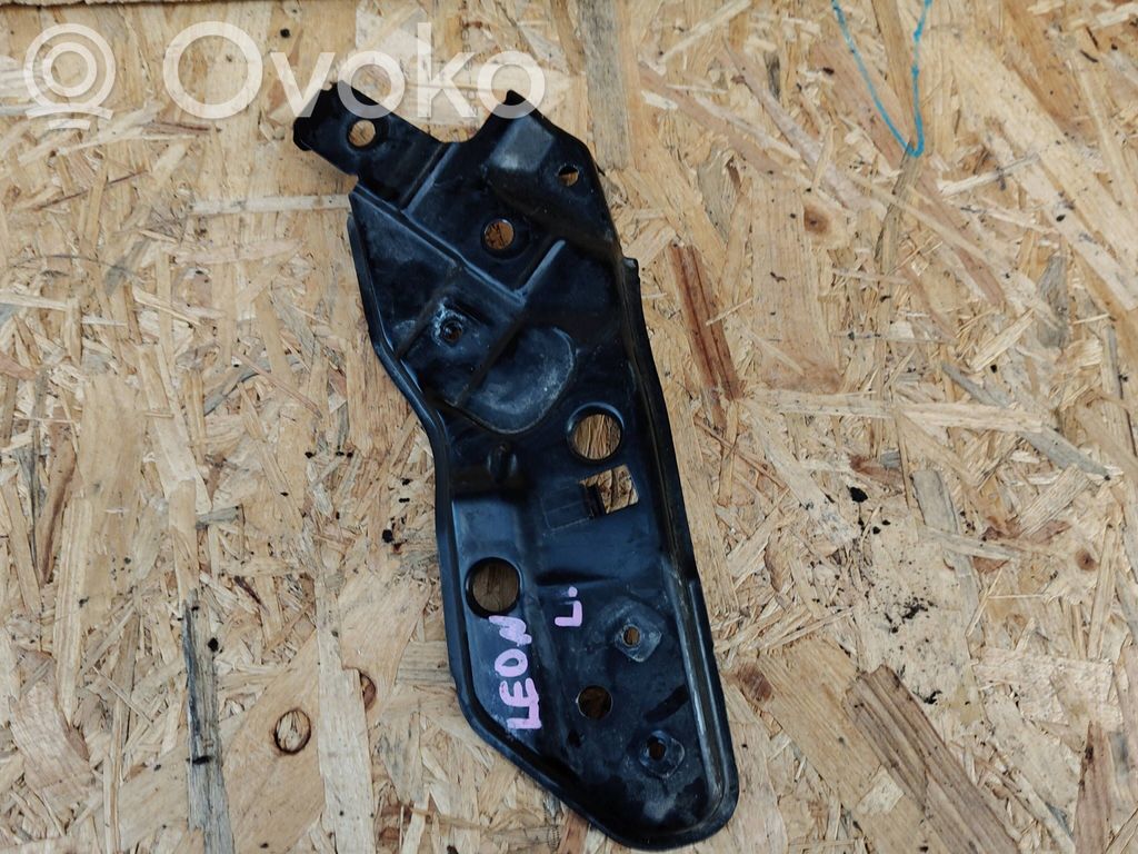 Seat Leon IV Headlight/headlamp mounting bracket 