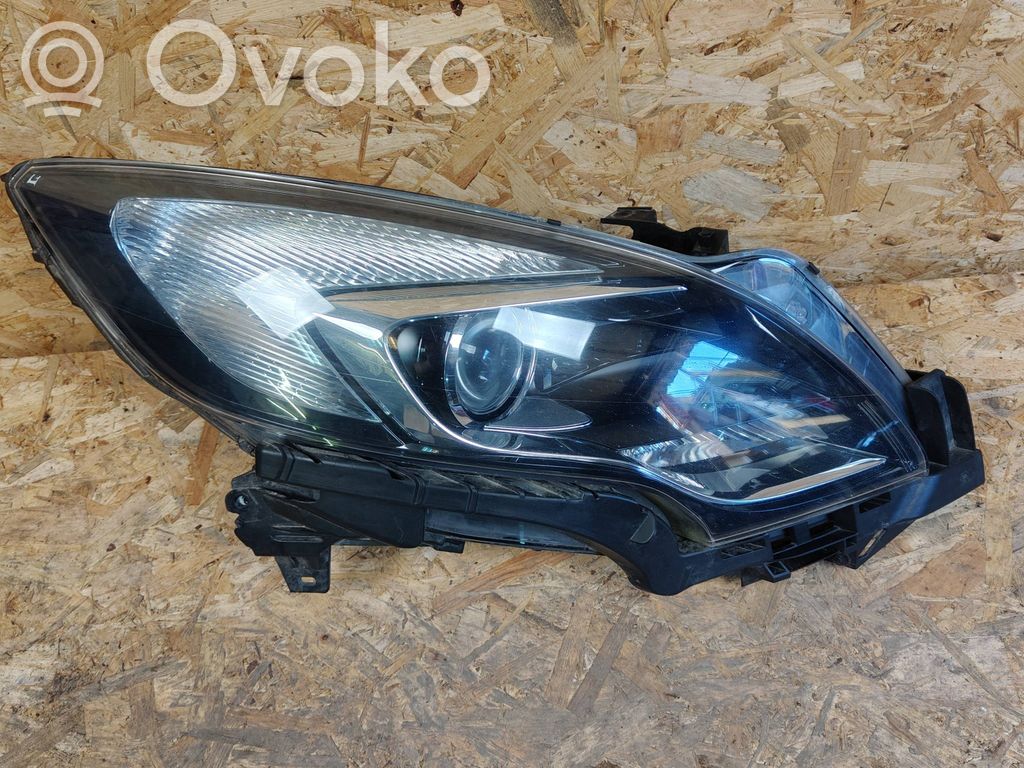 Opel Zafira C Lampa przednia 