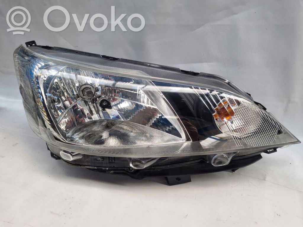 Nissan NV200 Lampa przednia 