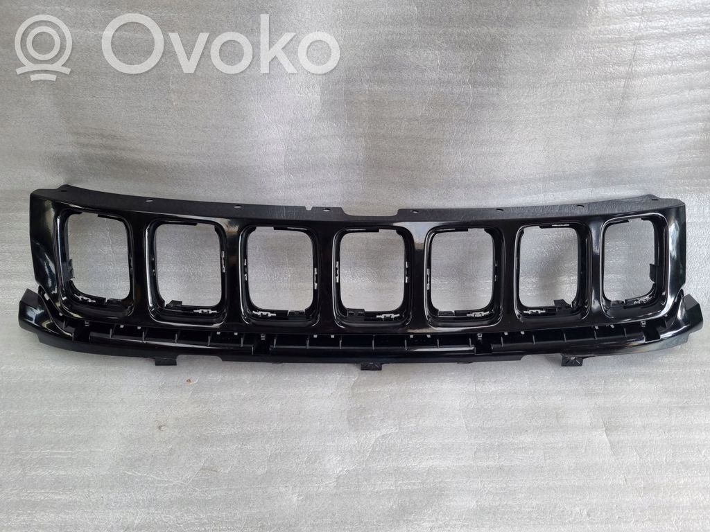 Jeep Compass Augšējais režģis 