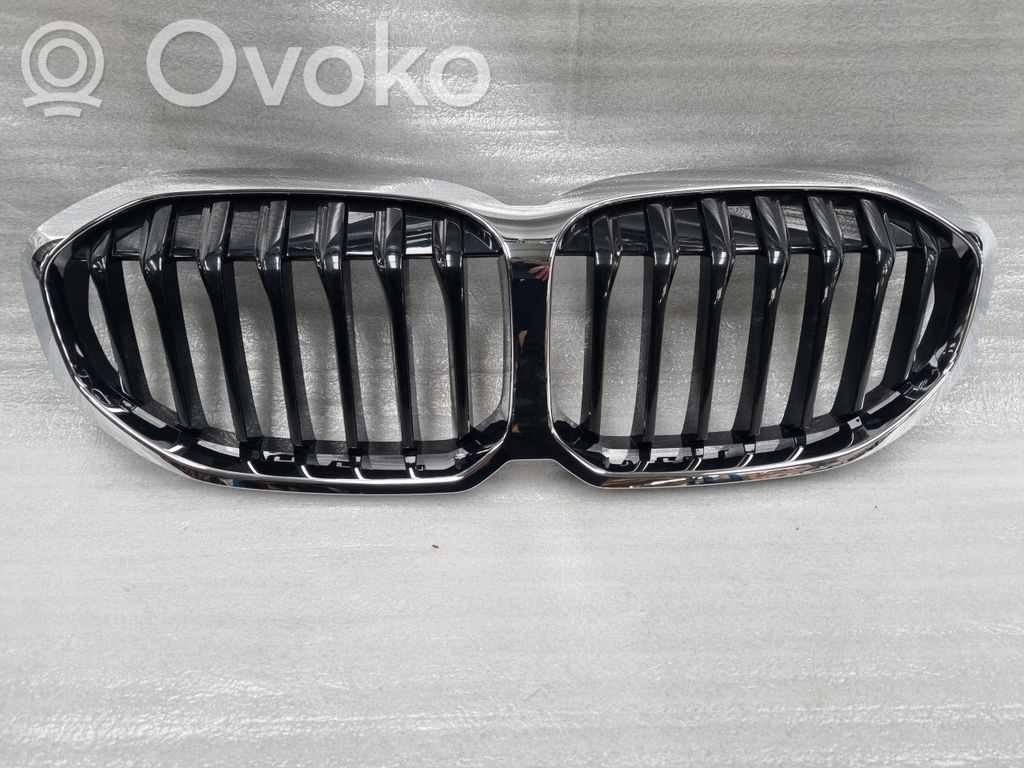 BMW 1 F40 Griglia superiore del radiatore paraurti anteriore 