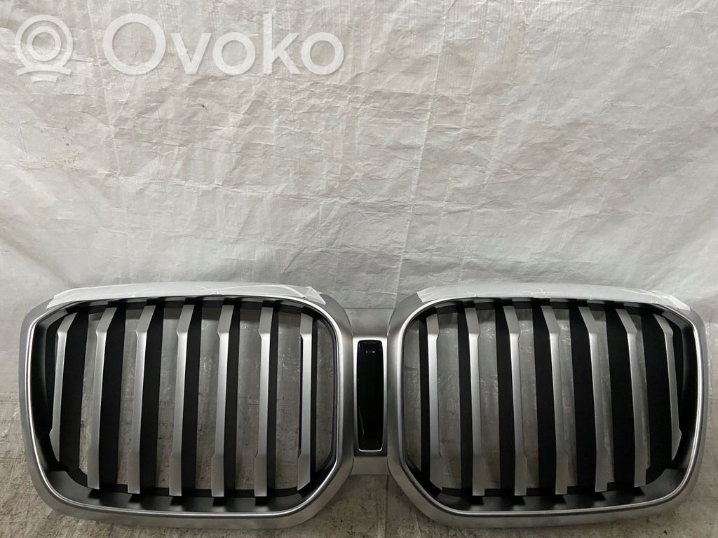 BMW X3 G01 Etupuskurin ylempi jäähdytinsäleikkö 
