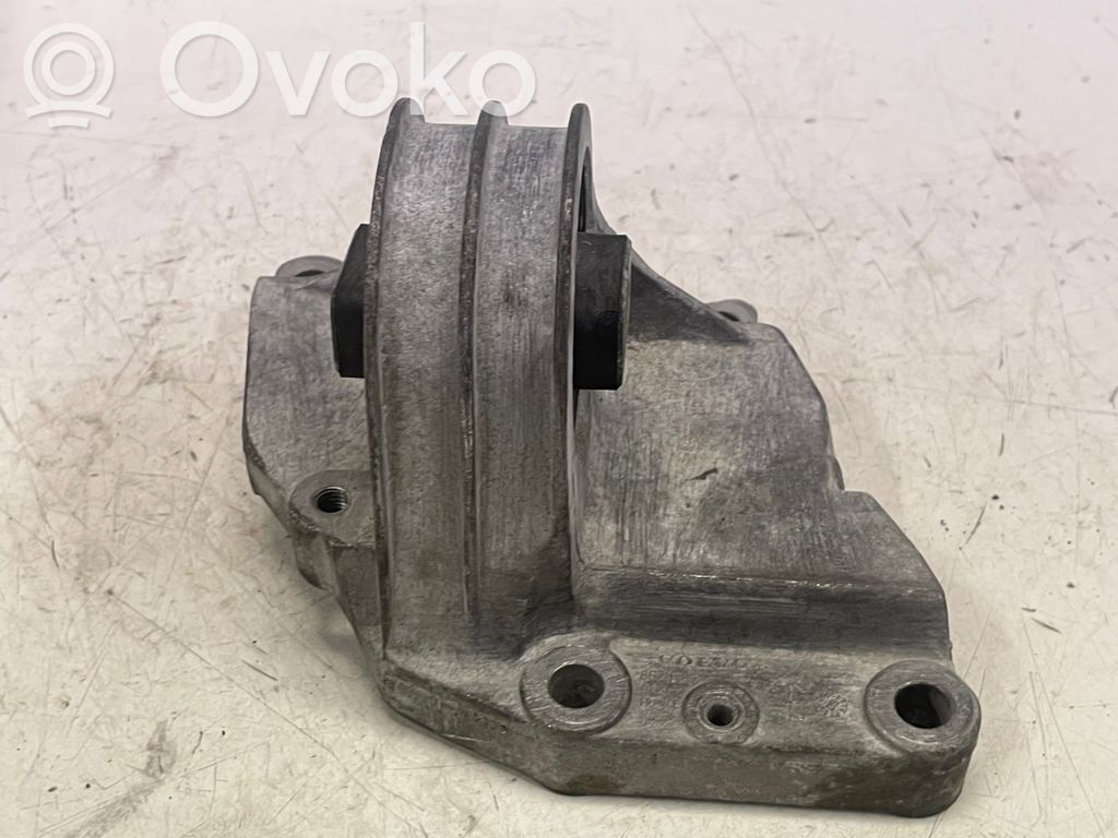 Volvo S80 Engine mount bracket 