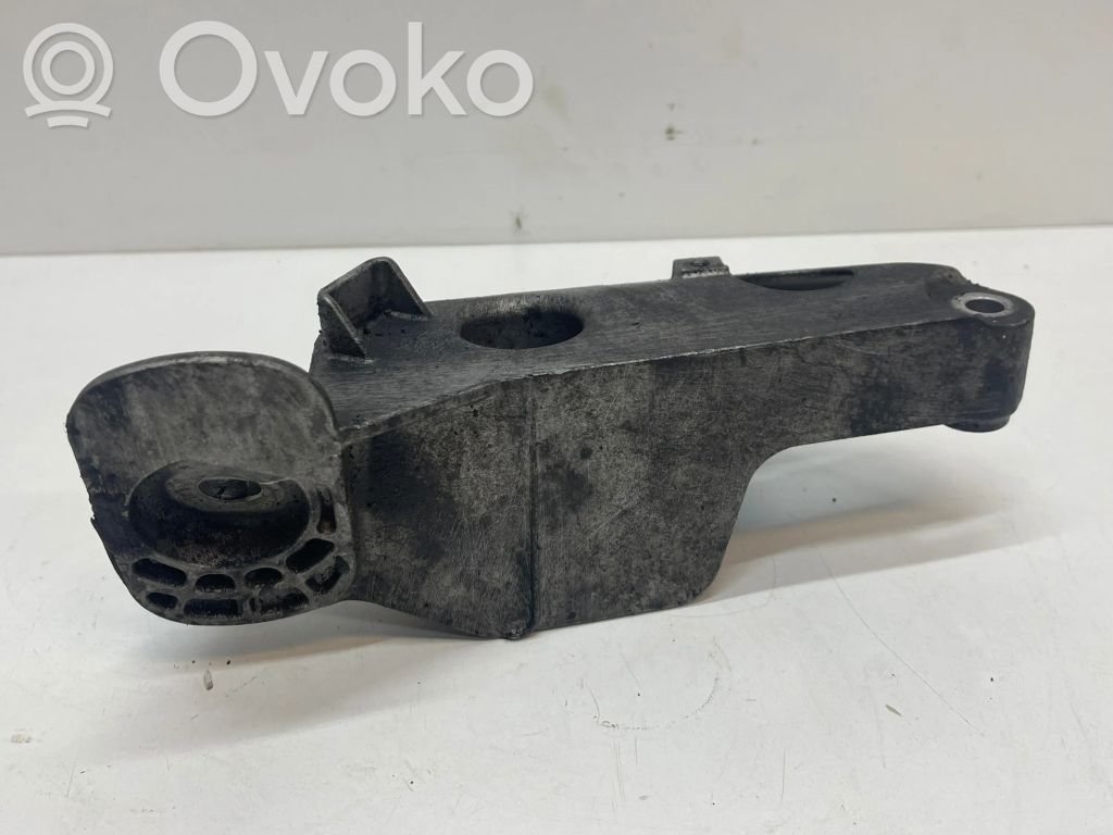 Engine mounting bracket   6777053,13807410,6905,B905