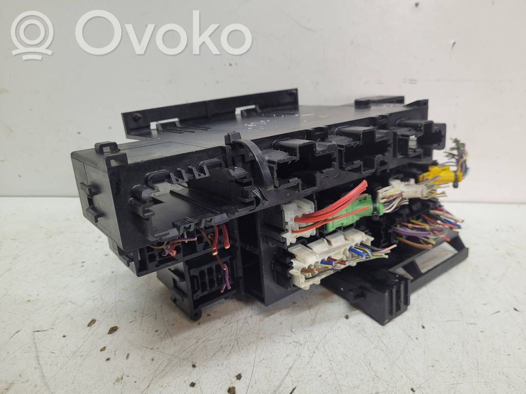 BMW 5 E34 Relay mounting block 
