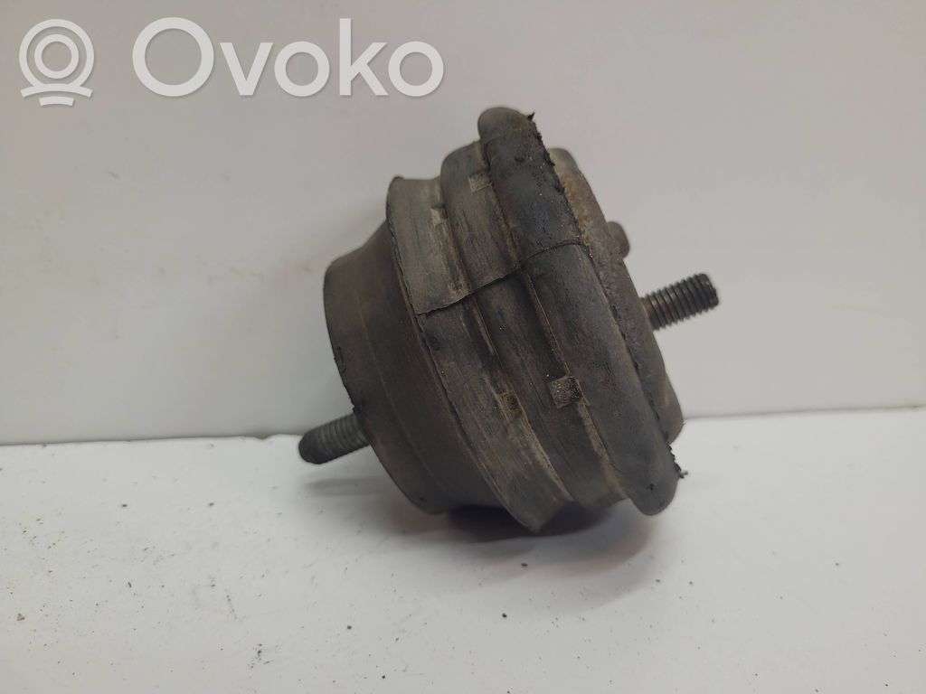 BMW 5 E39 Dzinēja spilvens 