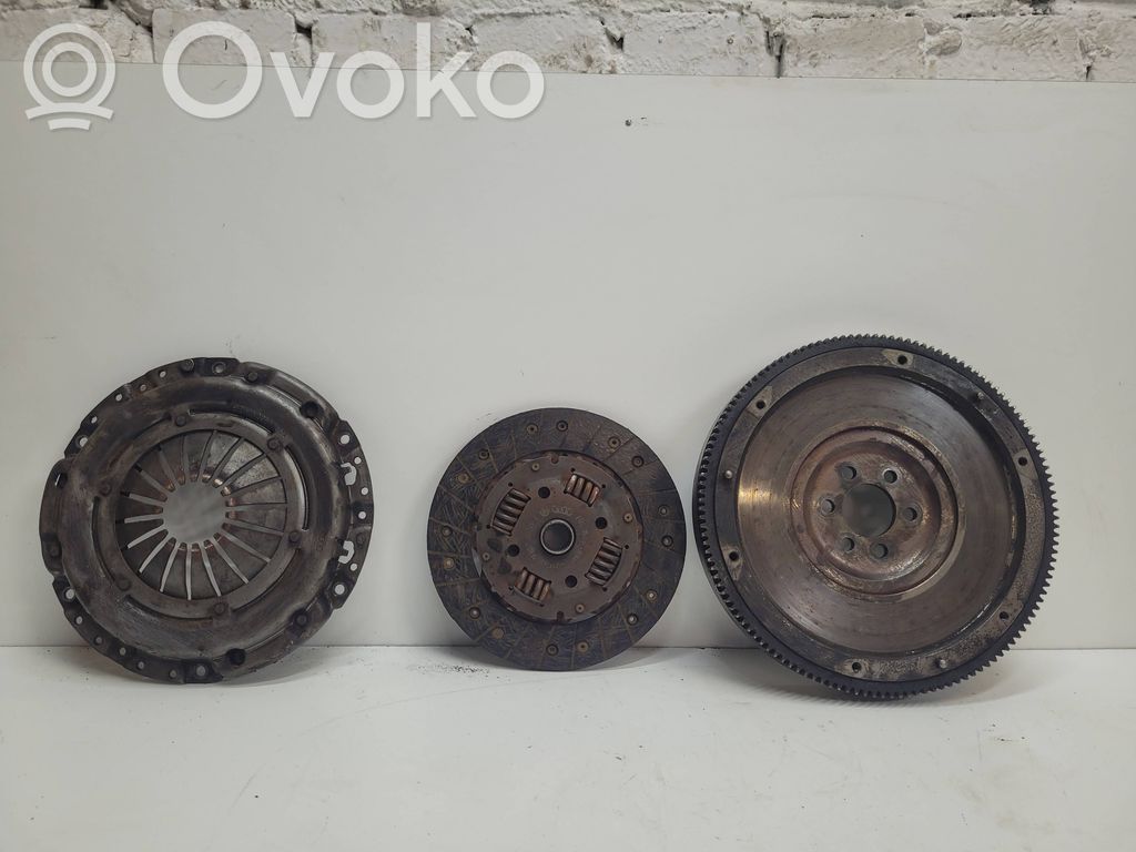 Volkswagen Golf IV Kit d'embrayage 