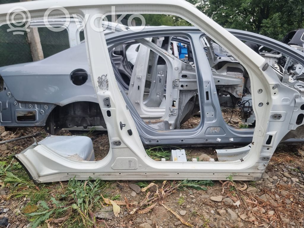 Nissan Juke I F15 Prag față (piesă caroserie) 