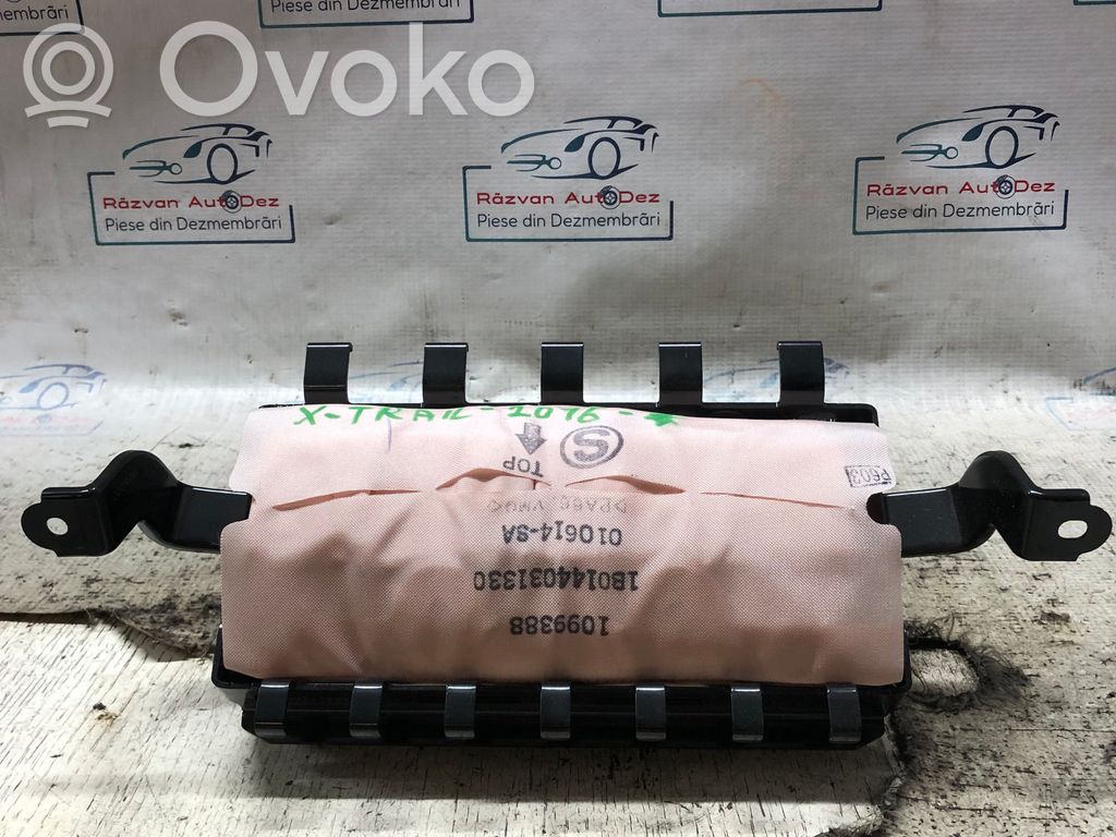 Nissan X-Trail T30 Passenger airbag 