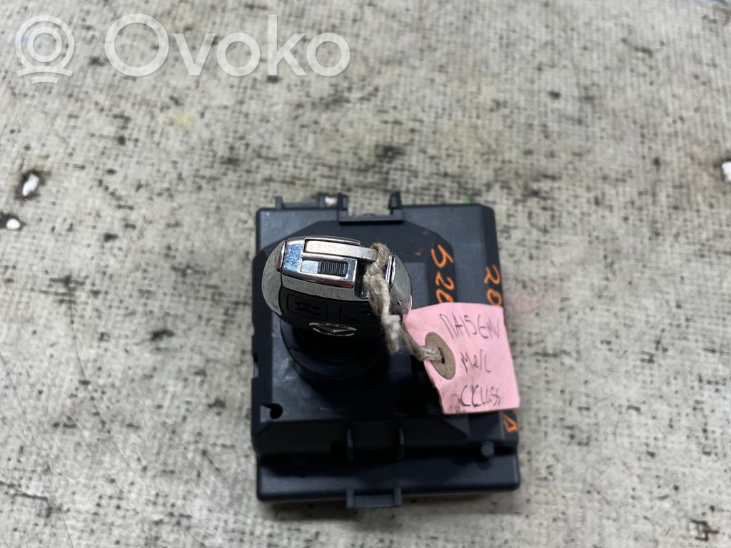 Mercedes-Benz C W204 Aizdedzes atslēga 