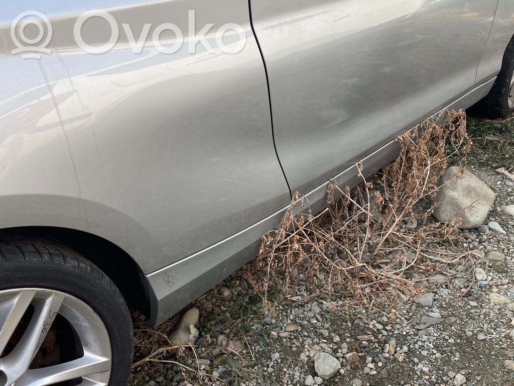 Front sill (body part)