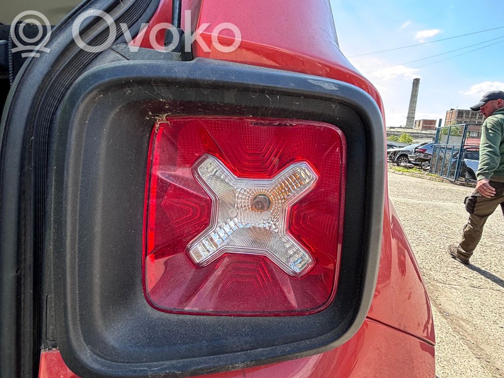 Jeep Renegade Aizmugurējais lukturis virsbūvē 