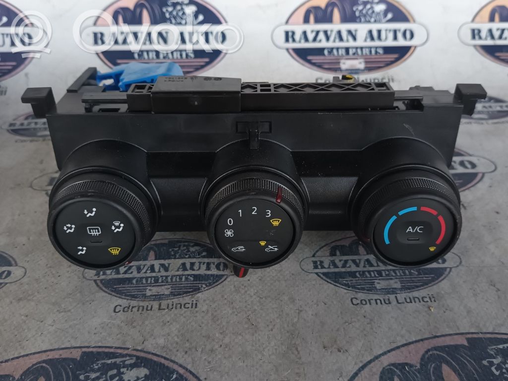 Dacia Duster Climate control unit 