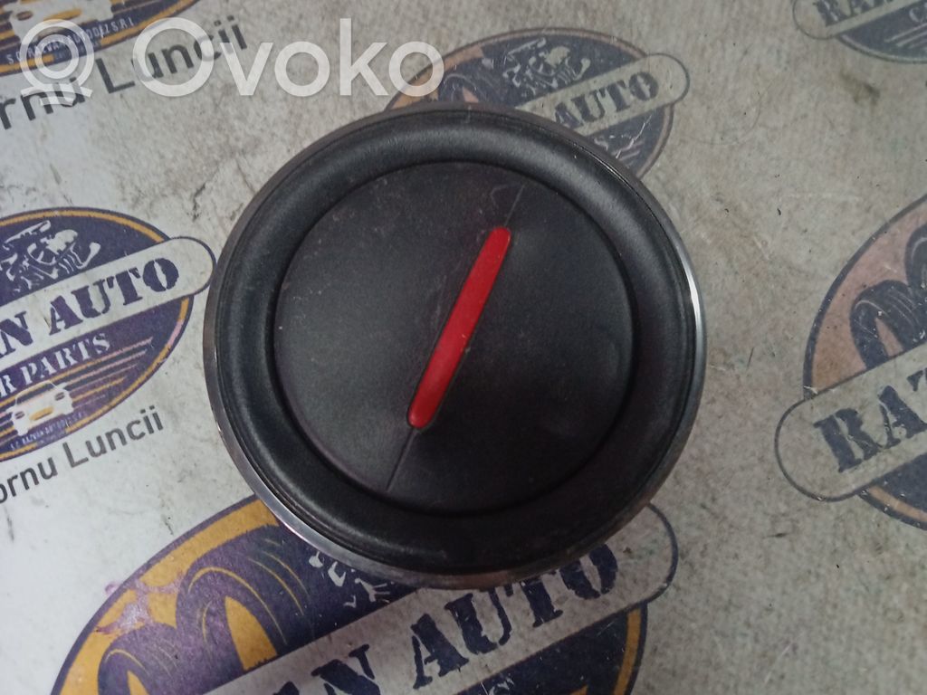 Dacia Duster Oro grotelės lubose 