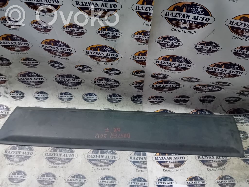 Dacia Duster Listwa drzwi przednich 